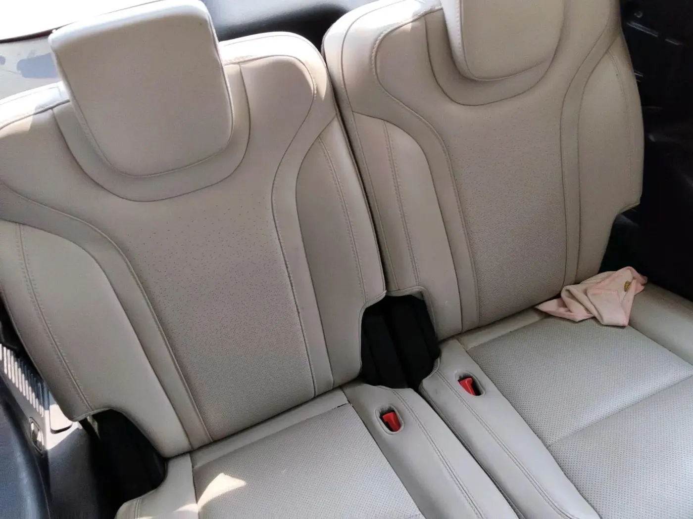 2023 Mahindra XUV700 AX 7 P AT 7 STR, Petrol, Automatic, 25,500 km, interior