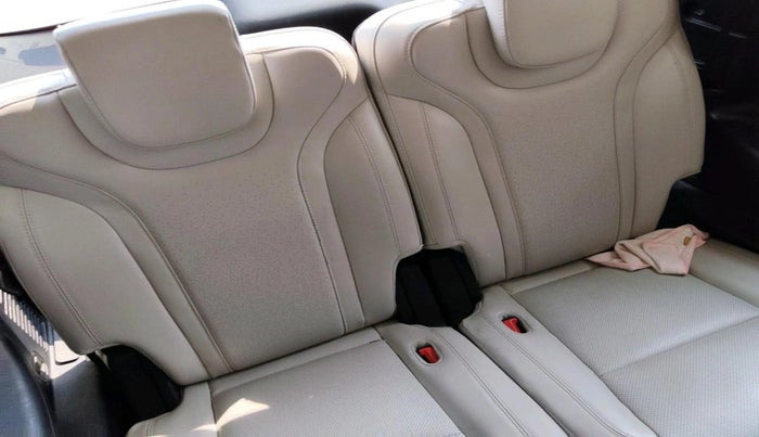 2023 Mahindra XUV700 AX 7 P AT 7 STR, Petrol, Automatic, 25,500 km, interior