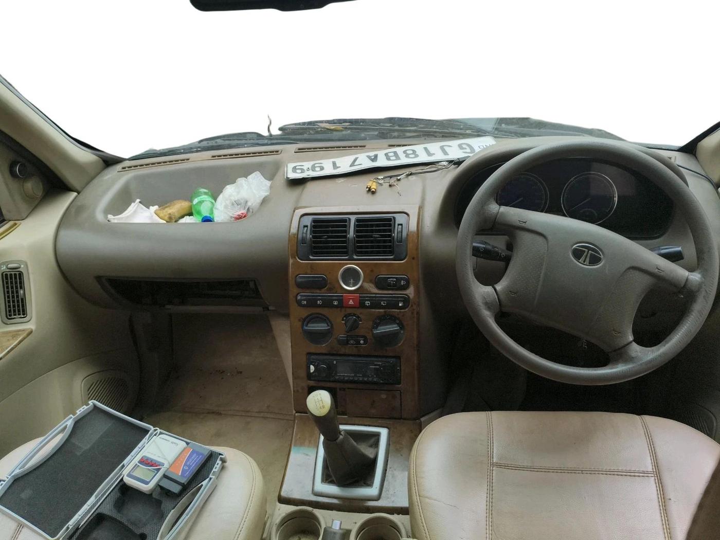 2012 Tata Safari 4X2 EX DICOR 2.2 VTT, Diesel, Manual, 1,70,313 km, interior
