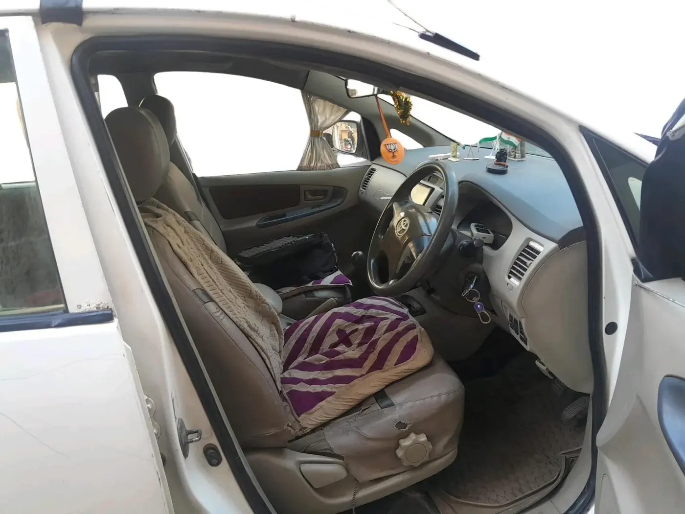 2012 Toyota Innova 2.5 G 8 STR, Diesel, Manual, 1,87,122 km, interior