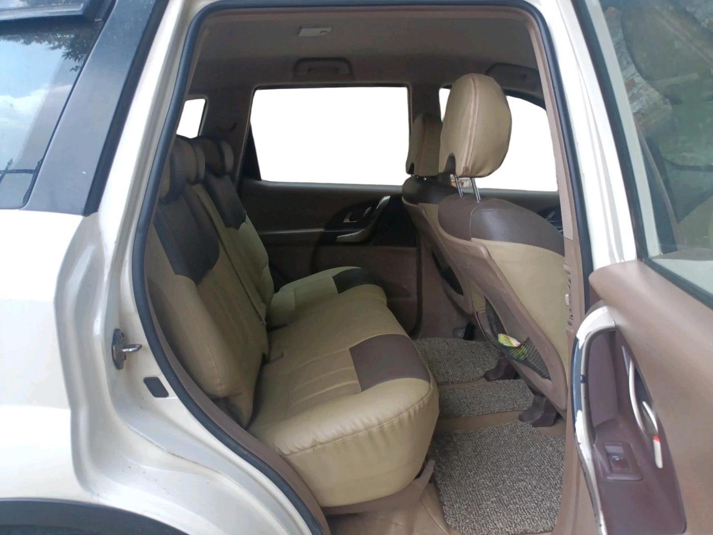 2013 Mahindra XUV500 W8, Diesel, Manual, 86,116 km, interior