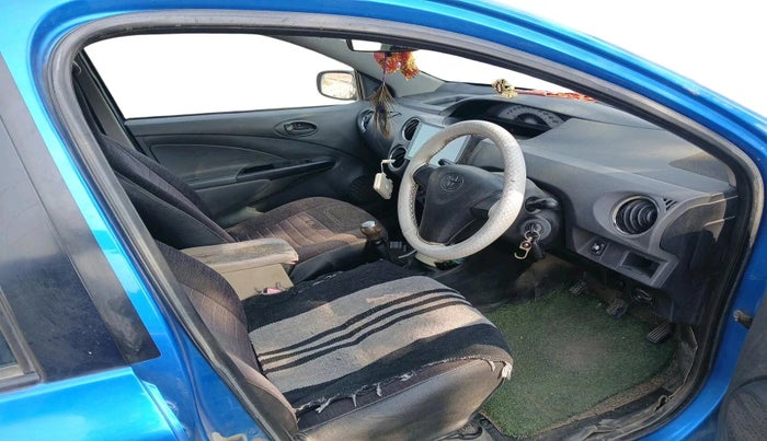 2012 Toyota Etios Liva G, CNG, Manual, 1,38,638 km, interior