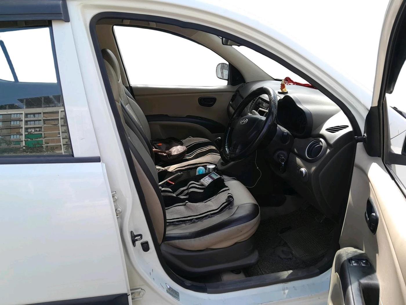 2012 Hyundai i10 ERA 1.1, CNG, Manual, 1,29,397 km, interior