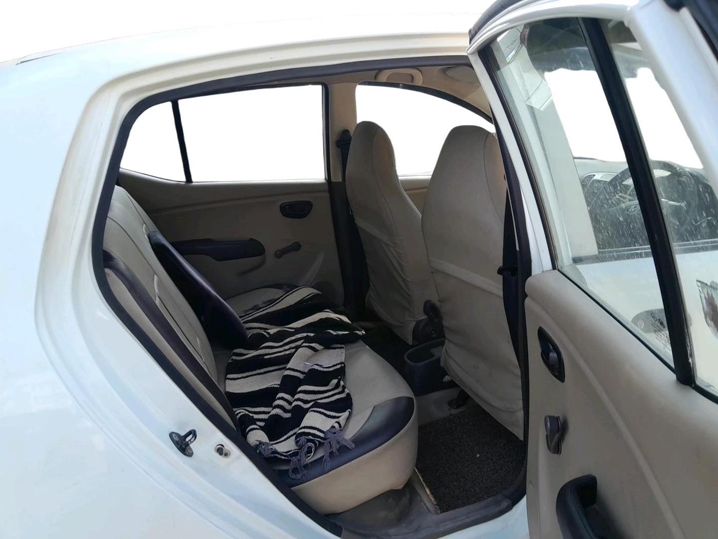 2012 Hyundai i10 ERA 1.1, CNG, Manual, 1,29,397 km, interior