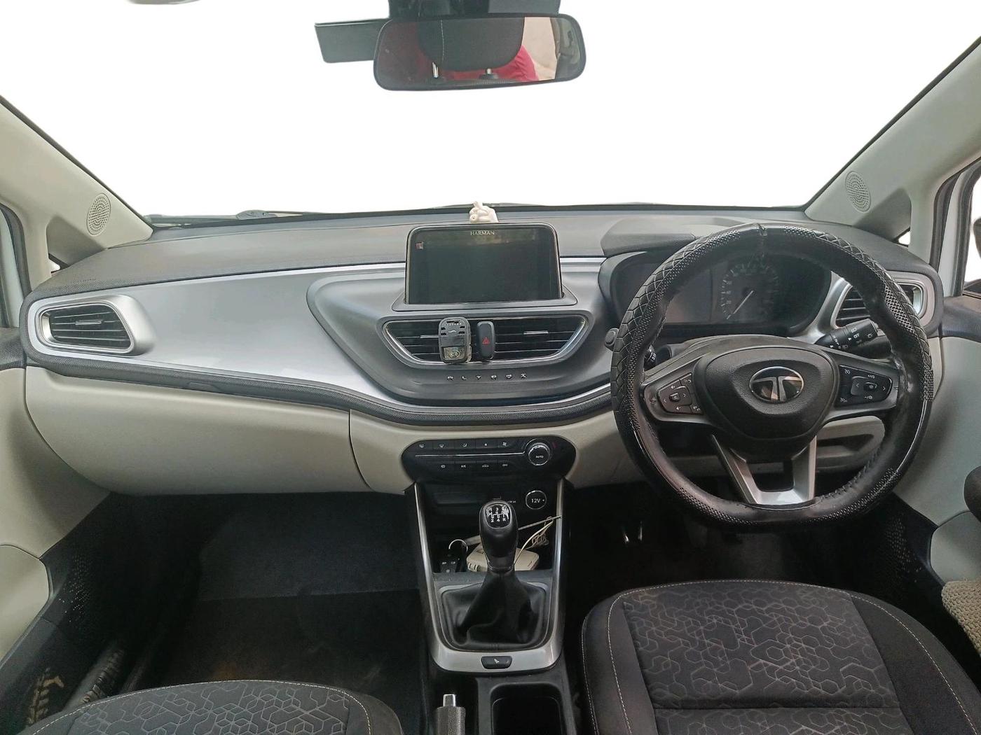 2024 Tata ALTROZ  XZ PLUS (S) , Diesel, Manual, 31,296 km, interior
