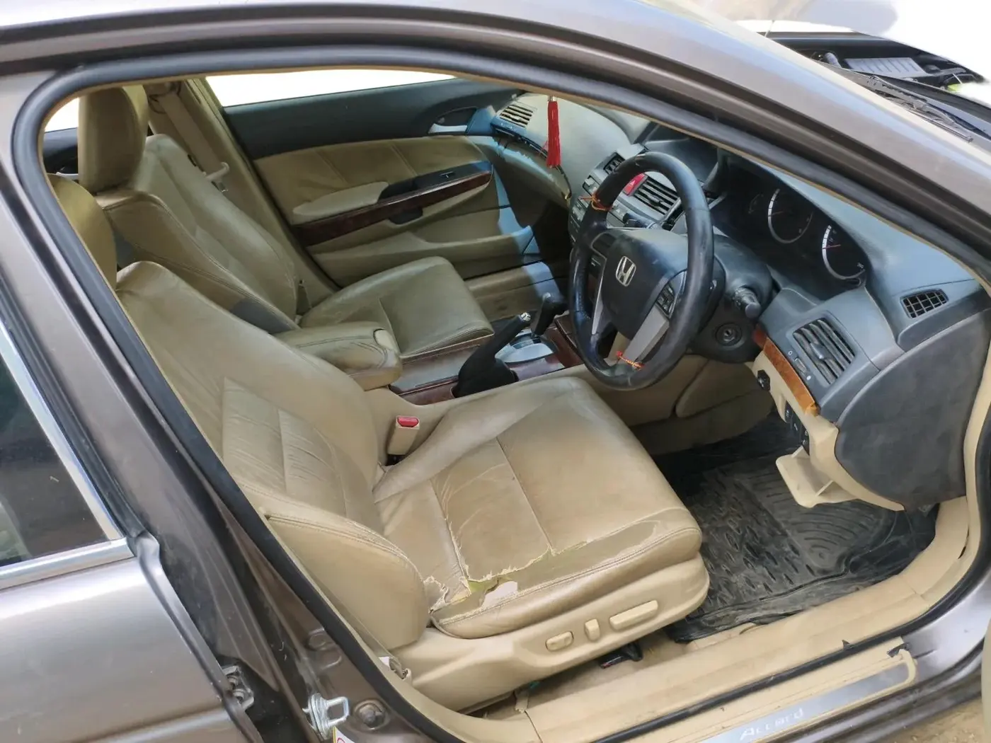 2011 Honda Accord 2.4L I-VTEC AT, CNG, Automatic, 1,41,512 km, interior