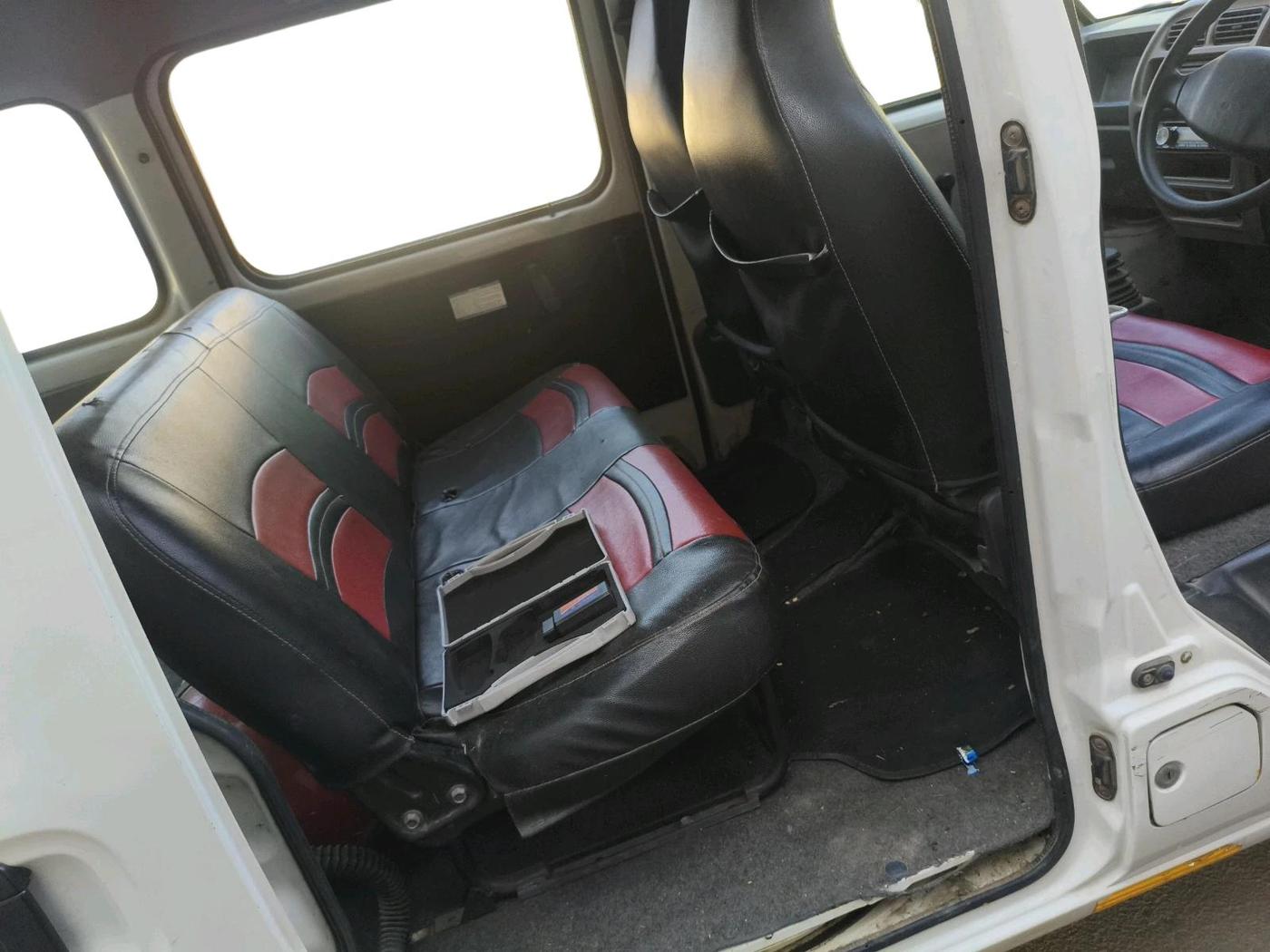 2015 Maruti Eeco 5 STR, CNG, Manual, 1,09,808 km, interior