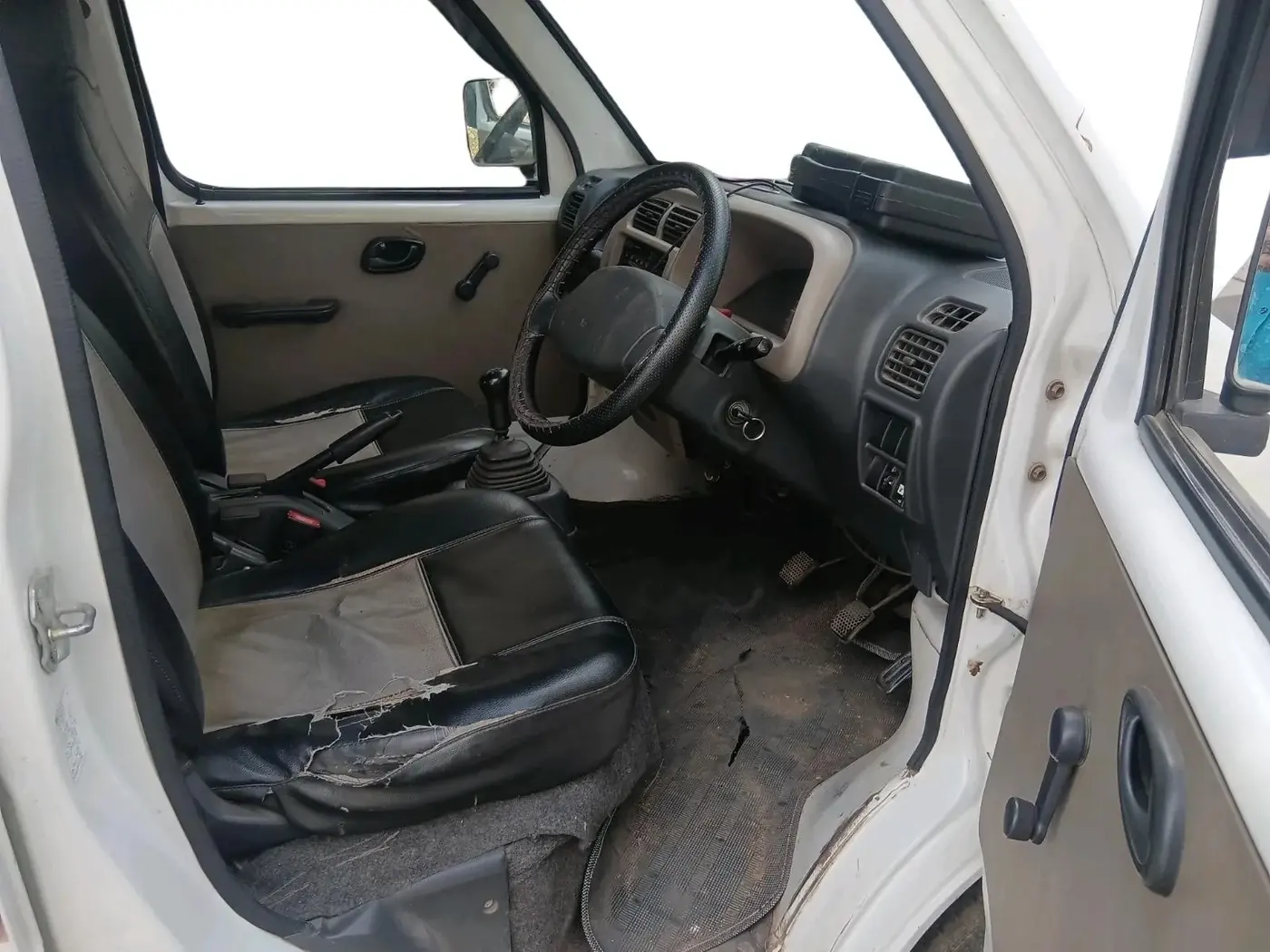 2012 Maruti Eeco 5 STR WITH A/C+HTR, Petrol, Manual, 78,910 km, interior