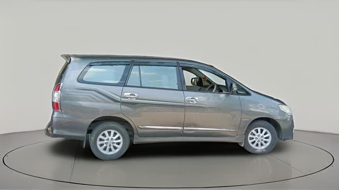 2014 Toyota Innova 2.5 VX 8 STR, Diesel, Manual, 1,47,233 km, exterior