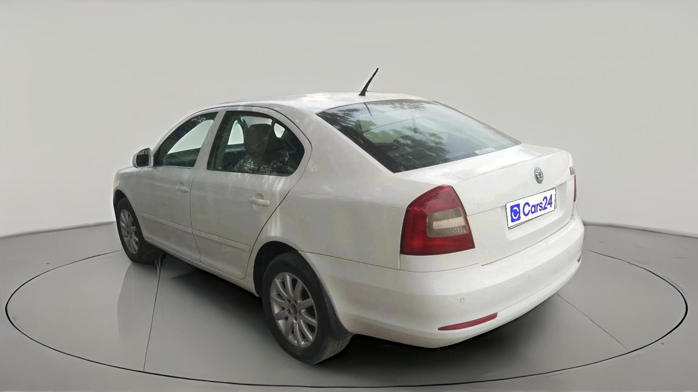2011 Skoda Laura AMBIENTE 2.0 TDI CR MT, Diesel, Manual, 1,45,174 km, exterior