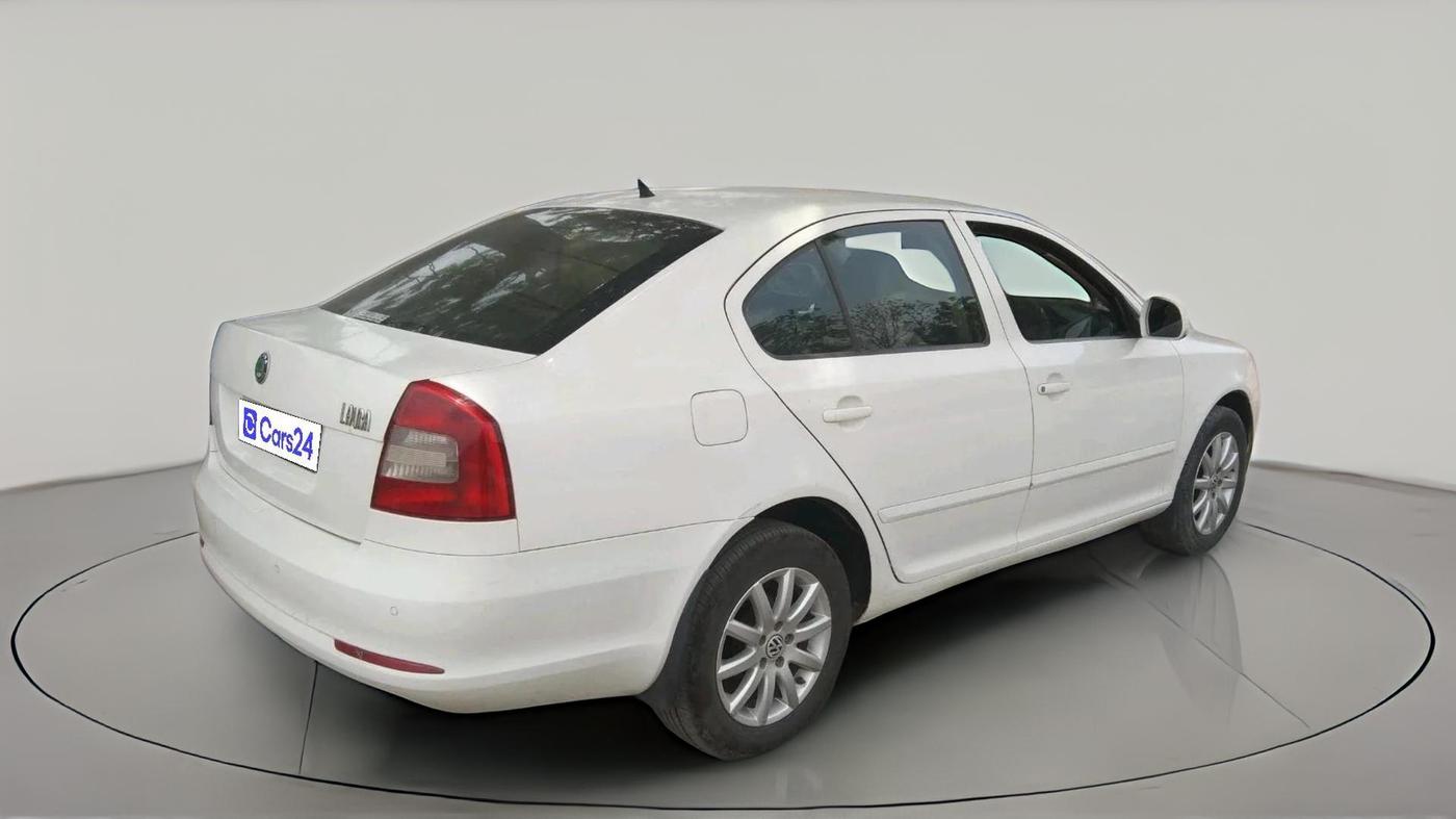 2011 Skoda Laura AMBIENTE 2.0 TDI CR MT, Diesel, Manual, 1,45,174 km, exterior