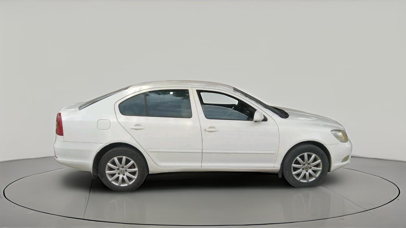 2011 Skoda Laura AMBIENTE 2.0 TDI CR MT, Diesel, Manual, 1,45,174 km, exterior