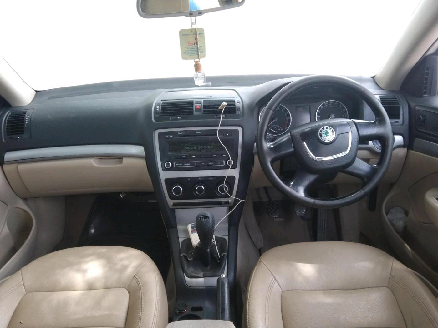 2011 Skoda Laura AMBIENTE 2.0 TDI CR MT, Diesel, Manual, 1,45,174 km, interior