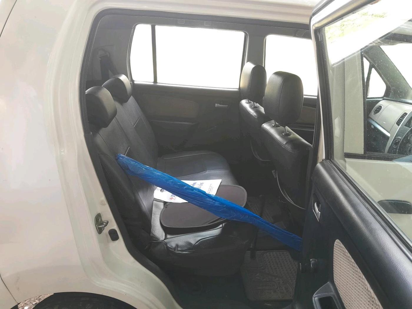 2017 Maruti Wagon R 1.0 LXI CNG, CNG, Manual, 1,28,228 km, interior