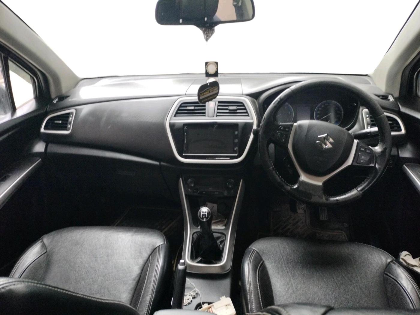 2016 Maruti S Cross ALPHA 1.3, Diesel, Manual, 1,52,353 km, interior