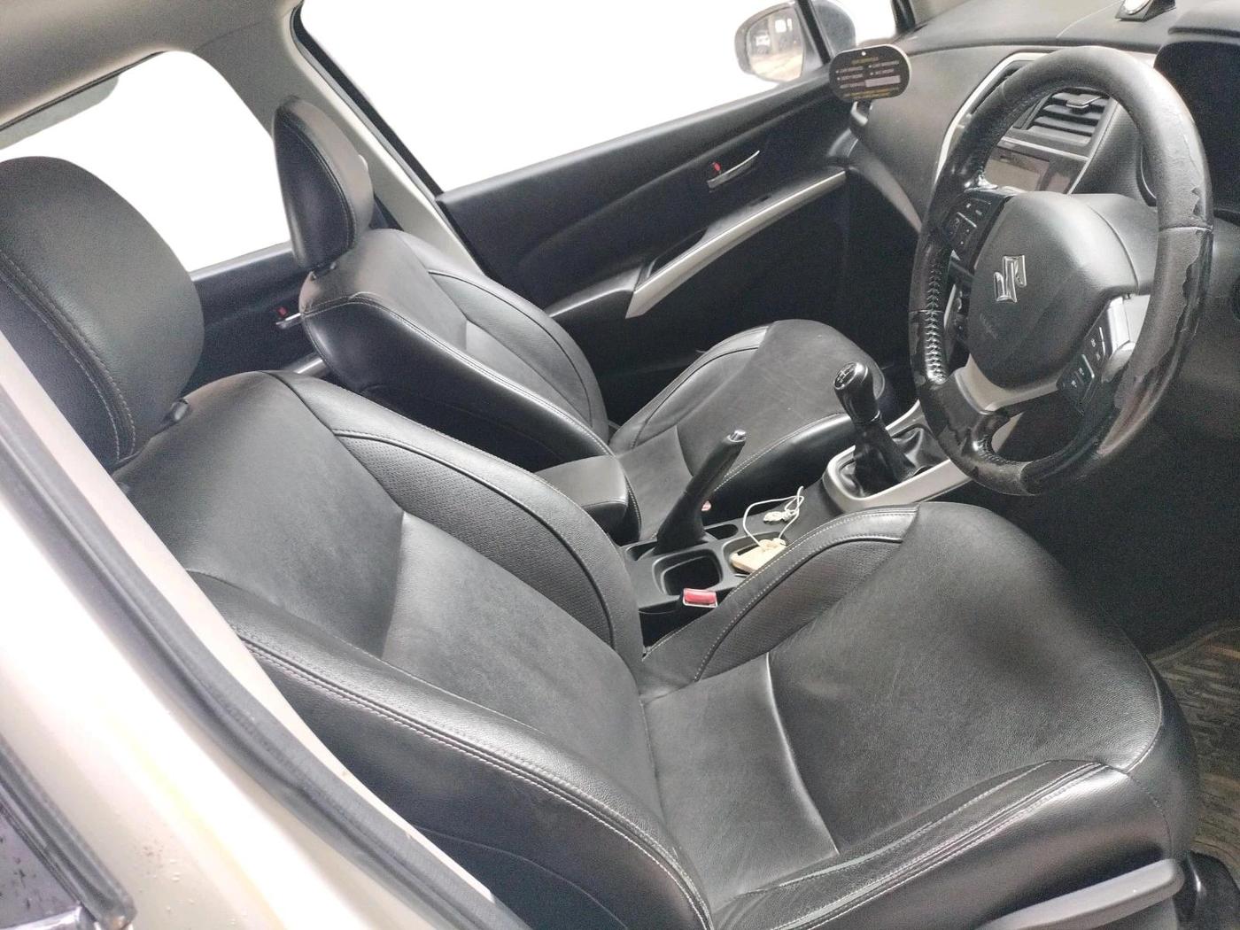 2016 Maruti S Cross ALPHA 1.3, Diesel, Manual, 1,52,353 km, interior