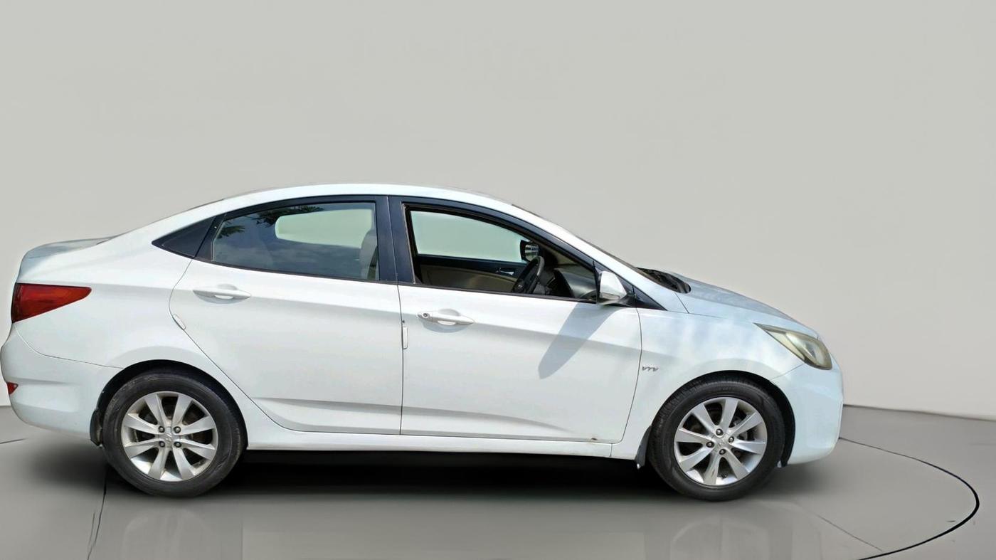 2011 Hyundai Verna FLUIDIC 1.6 VTVT SX, Petrol, Manual, 64,166 km, exterior