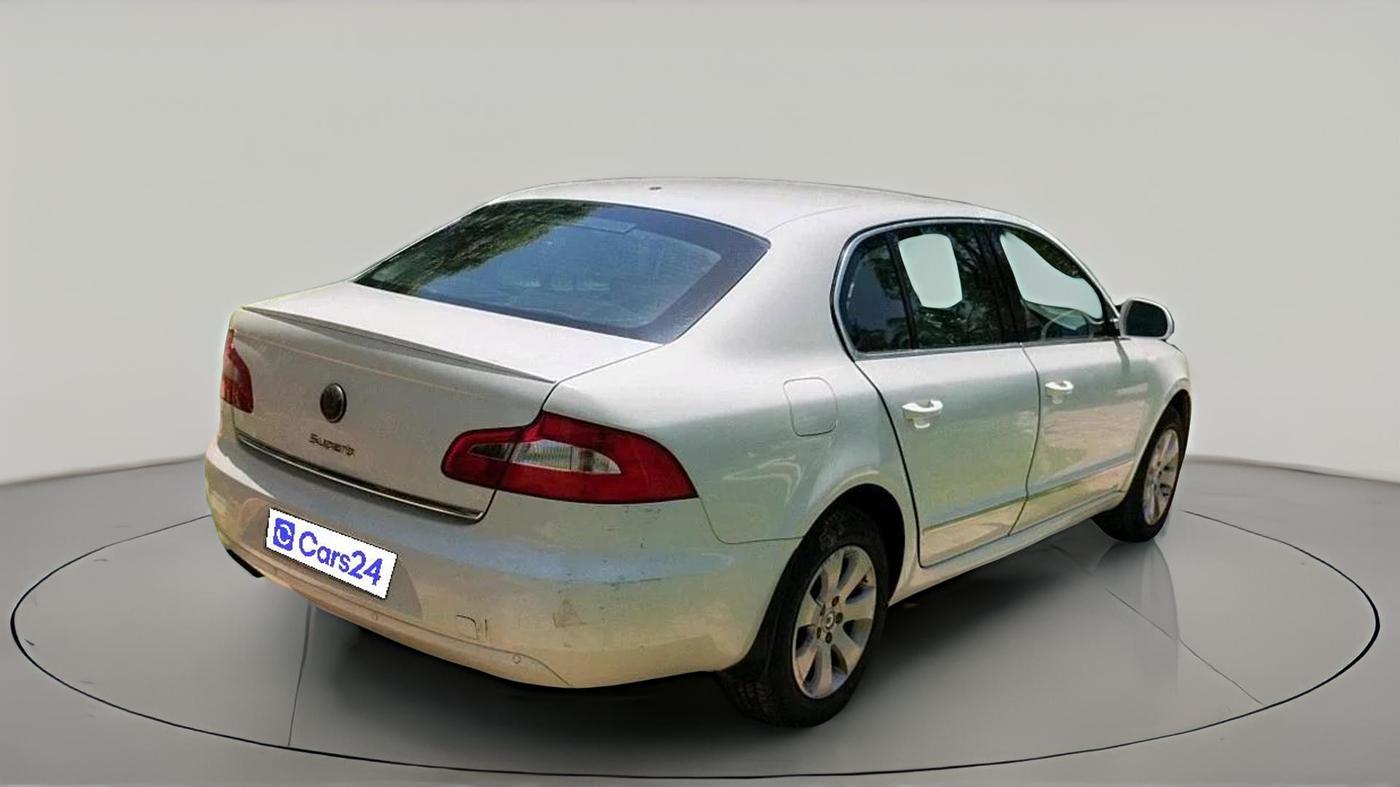 2013 Skoda Superb ELEGANCE 2.0 TDI CR AT, Diesel, Automatic, 89,500 km, exterior