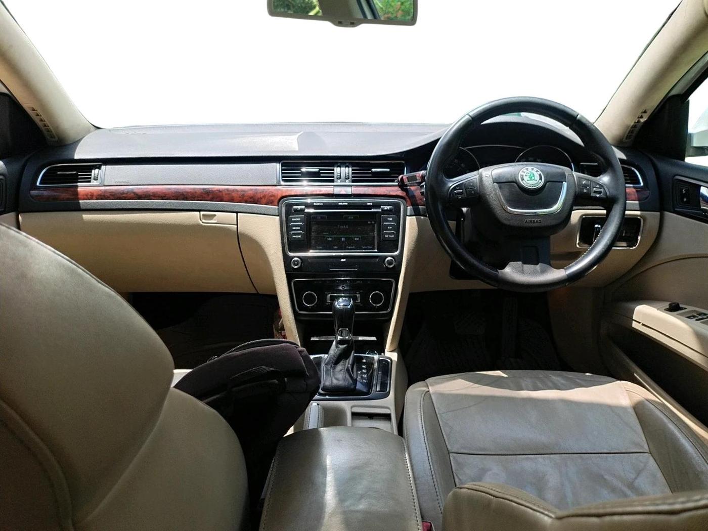 2013 Skoda Superb ELEGANCE 2.0 TDI CR AT, Diesel, Automatic, 89,500 km, interior