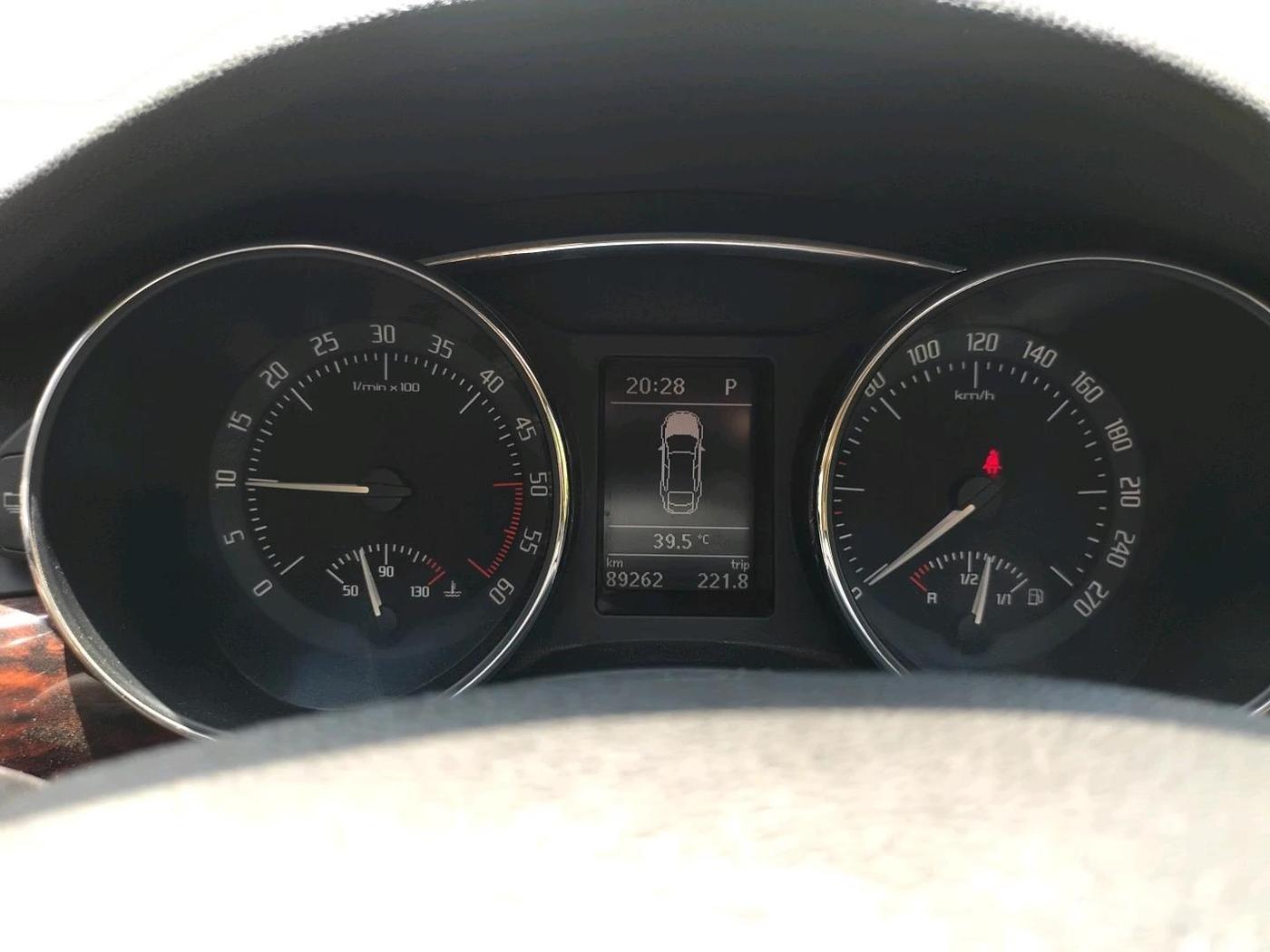 2013 Skoda Superb ELEGANCE 2.0 TDI CR AT, Diesel, Automatic, 89,500 km, interior