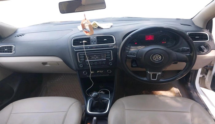 2013 Volkswagen Polo HIGHLINE1.2L, Petrol, Manual, 1,22,882 km, interior