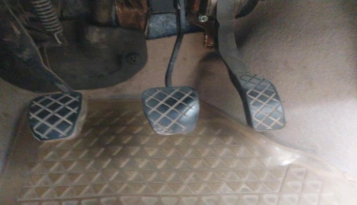 2013 Volkswagen Polo HIGHLINE1.2L, Petrol, Manual, 1,22,882 km, interior