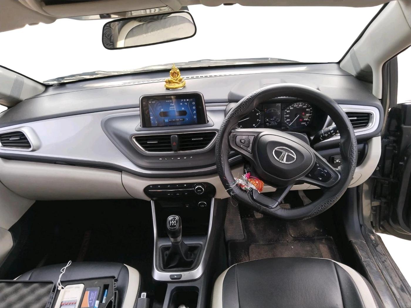 2022 Tata ALTROZ XZ PETROL, CNG, Manual, 47,513 km, interior