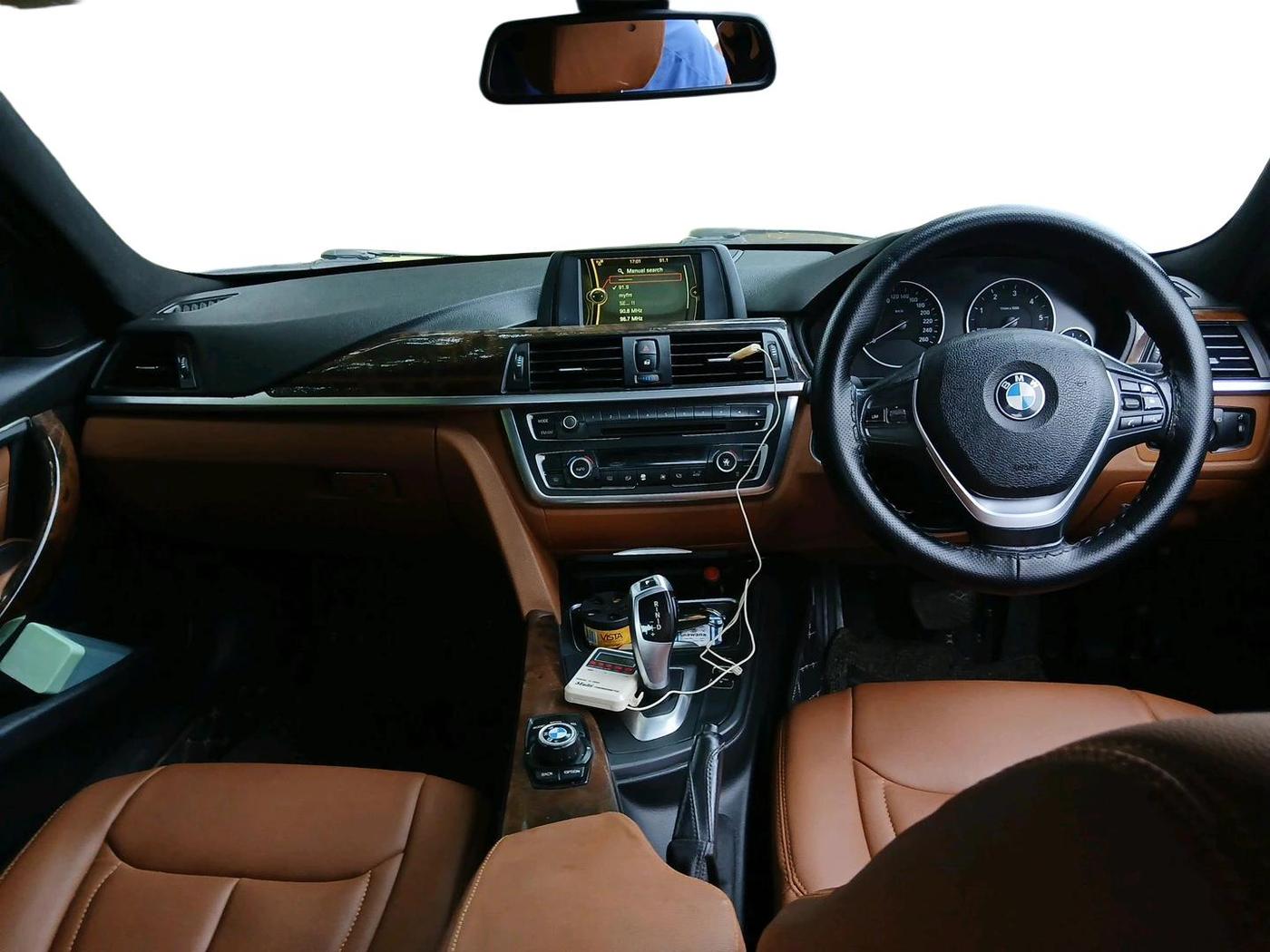 2013 BMW 3 Series 320D LUXURYLINE, Diesel, Automatic, 82,466 km, interior