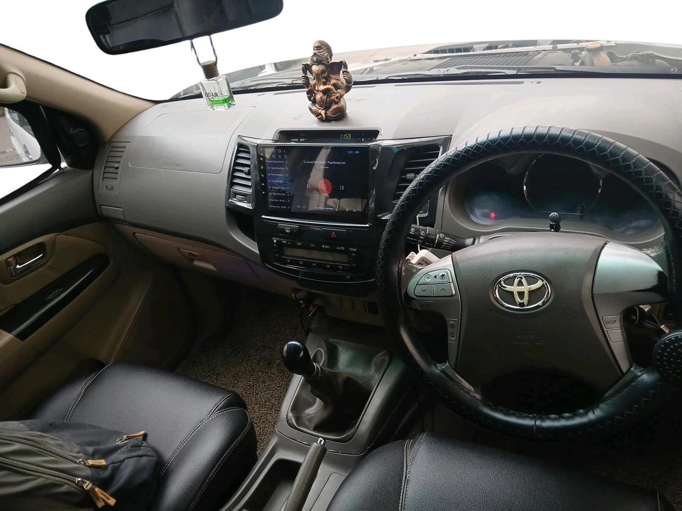 2012 Toyota Fortuner 3.0 4X2 MT, Diesel, Manual, 88,888 km, interior
