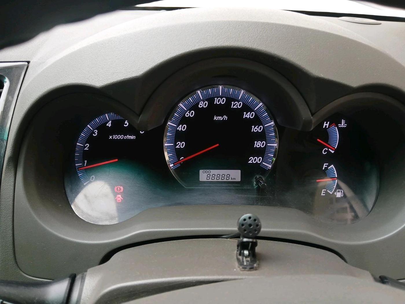 2012 Toyota Fortuner 3.0 4X2 MT, Diesel, Manual, 88,888 km, interior