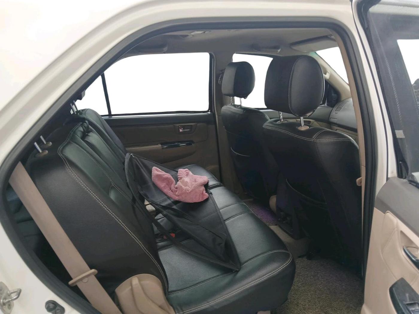 2012 Toyota Fortuner 3.0 4X2 MT, Diesel, Manual, 88,888 km, interior