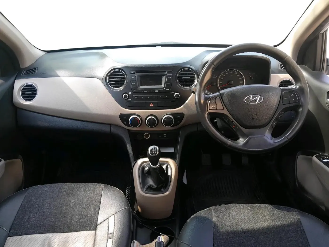 2016 Hyundai Grand i10 ASTA (O) 1.2 KAPPA VTVT, Petrol, Manual, 1,16,214 km, interior