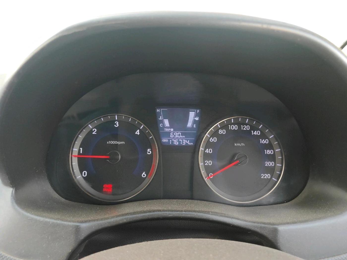 2012 Hyundai Verna FLUIDIC 1.6 CRDI EX, Diesel, Manual, 1,76,734 km, interior