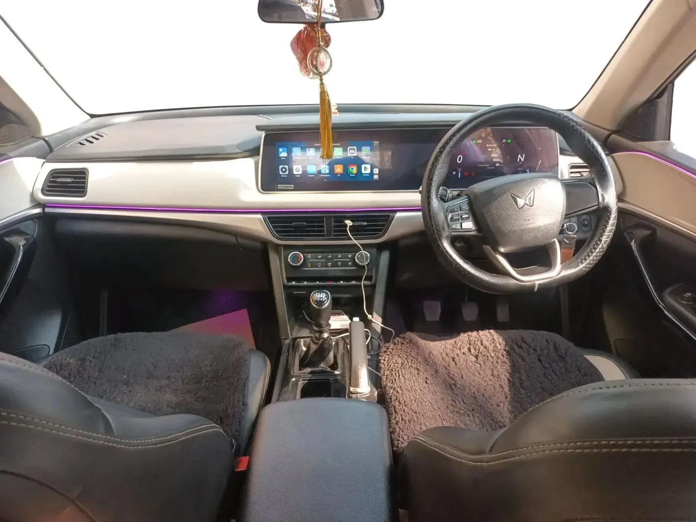 2023 Mahindra XUV700 AX 5 D MT 7 STR, Diesel, Manual, 64,000 km, interior