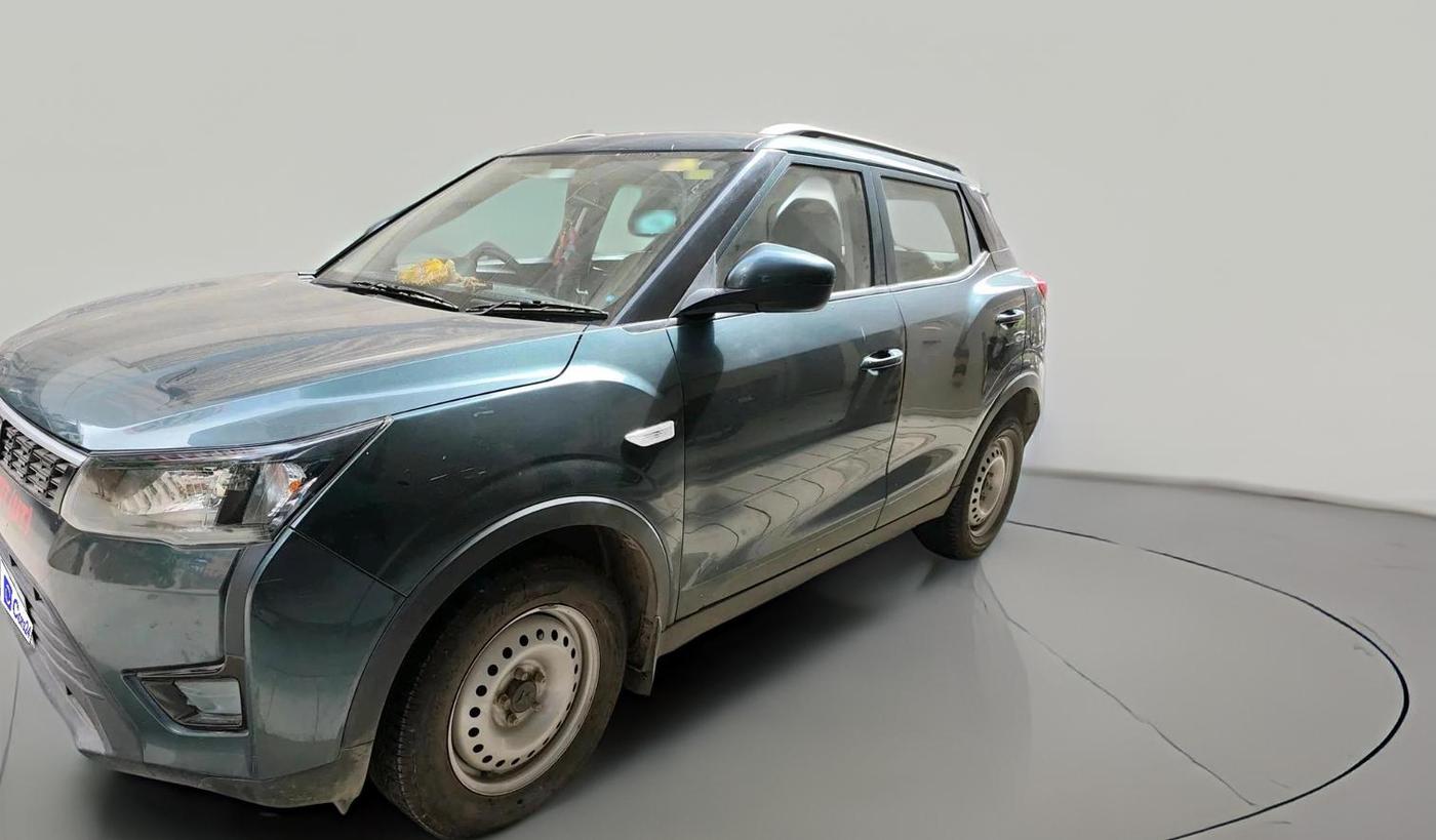2023 Mahindra XUV300 W4 1.2 PETROL, Petrol, Manual, 6,801 km, exterior