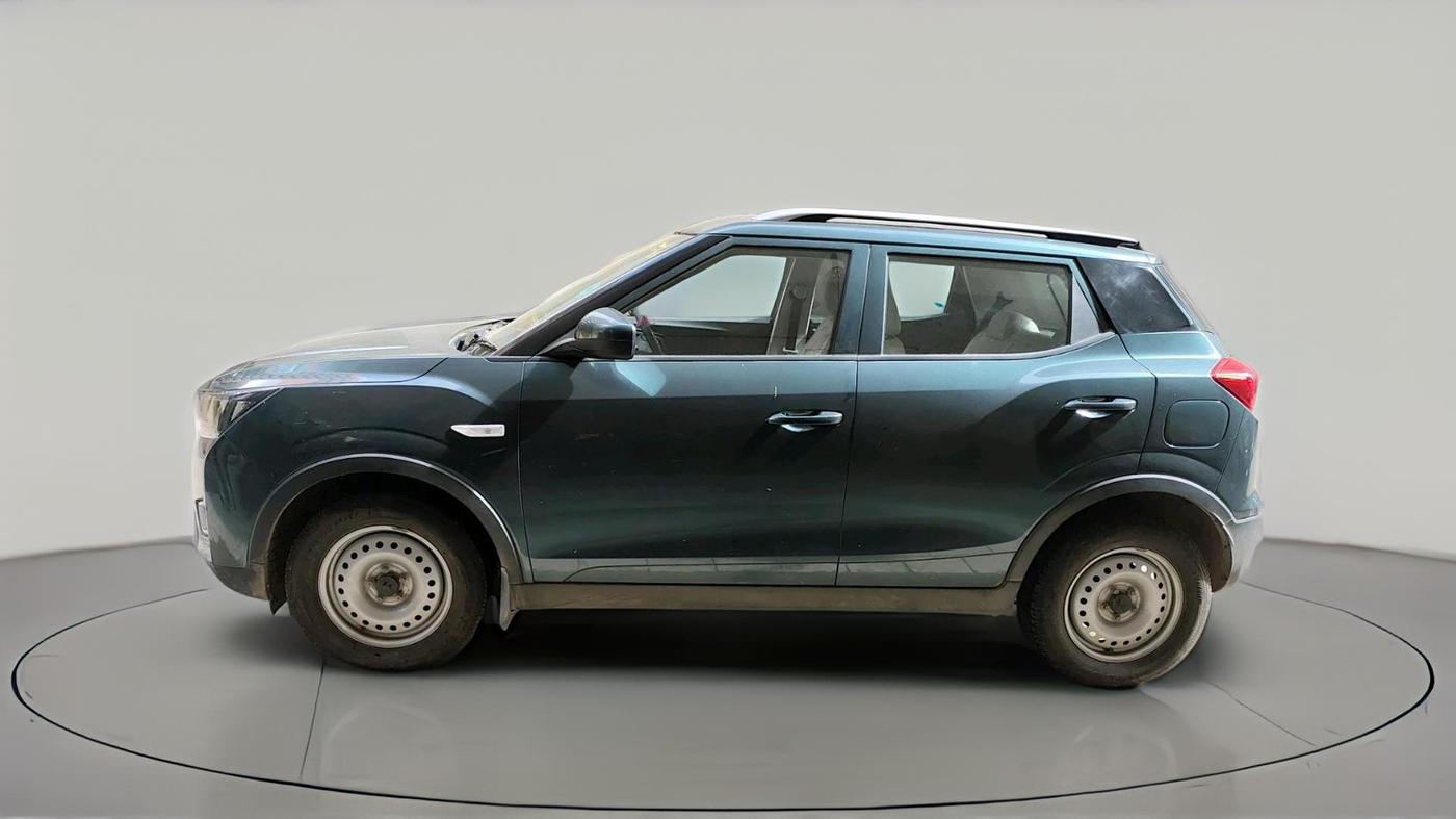 2023 Mahindra XUV300 W4 1.2 PETROL, Petrol, Manual, 6,801 km, exterior