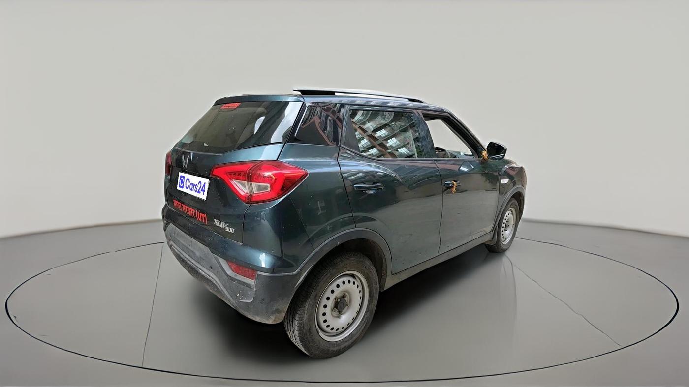 2023 Mahindra XUV300 W4 1.2 PETROL, Petrol, Manual, 6,801 km, exterior