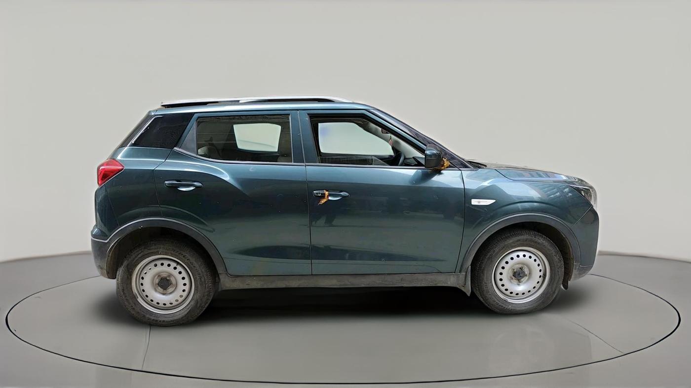 2023 Mahindra XUV300 W4 1.2 PETROL, Petrol, Manual, 6,801 km, exterior