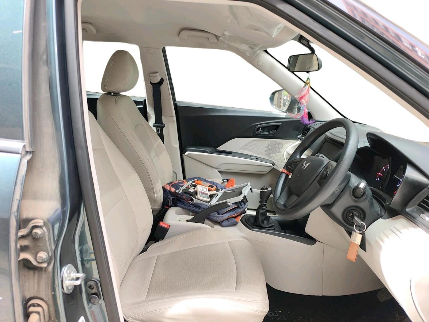2023 Mahindra XUV300 W4 1.2 PETROL, Petrol, Manual, 6,801 km, interior