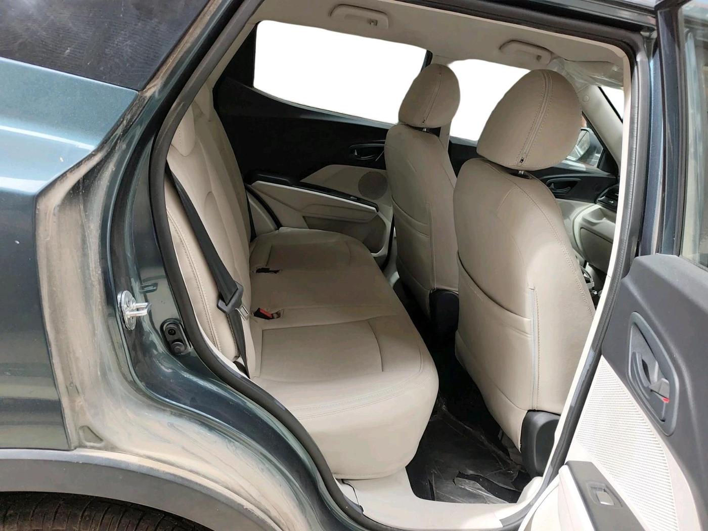 2023 Mahindra XUV300 W4 1.2 PETROL, Petrol, Manual, 6,801 km, interior