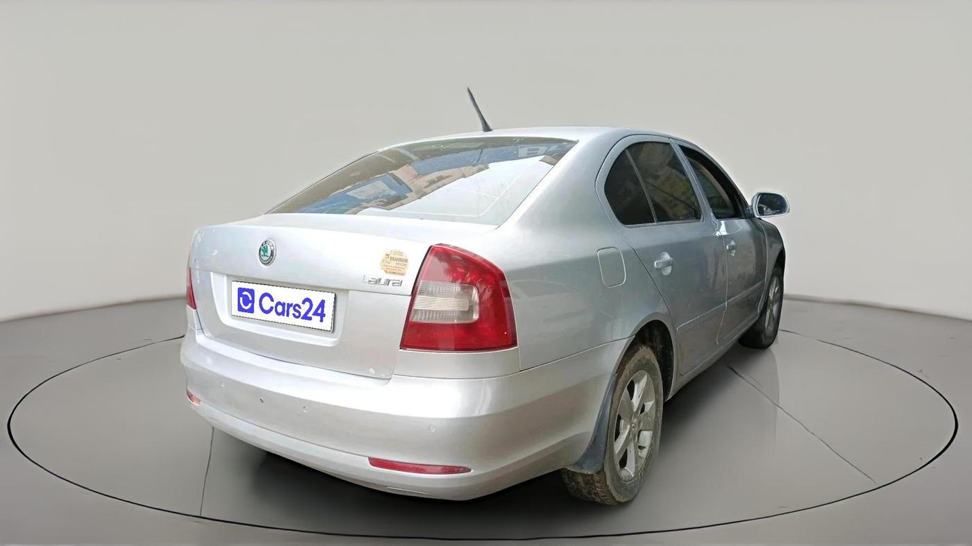 2013 Skoda Laura AMBIENTE 2.0 TDI CR MT, Diesel, Manual, 1,24,884 km, exterior
