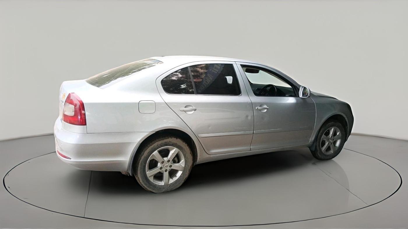 2013 Skoda Laura AMBIENTE 2.0 TDI CR MT, Diesel, Manual, 1,24,884 km, exterior