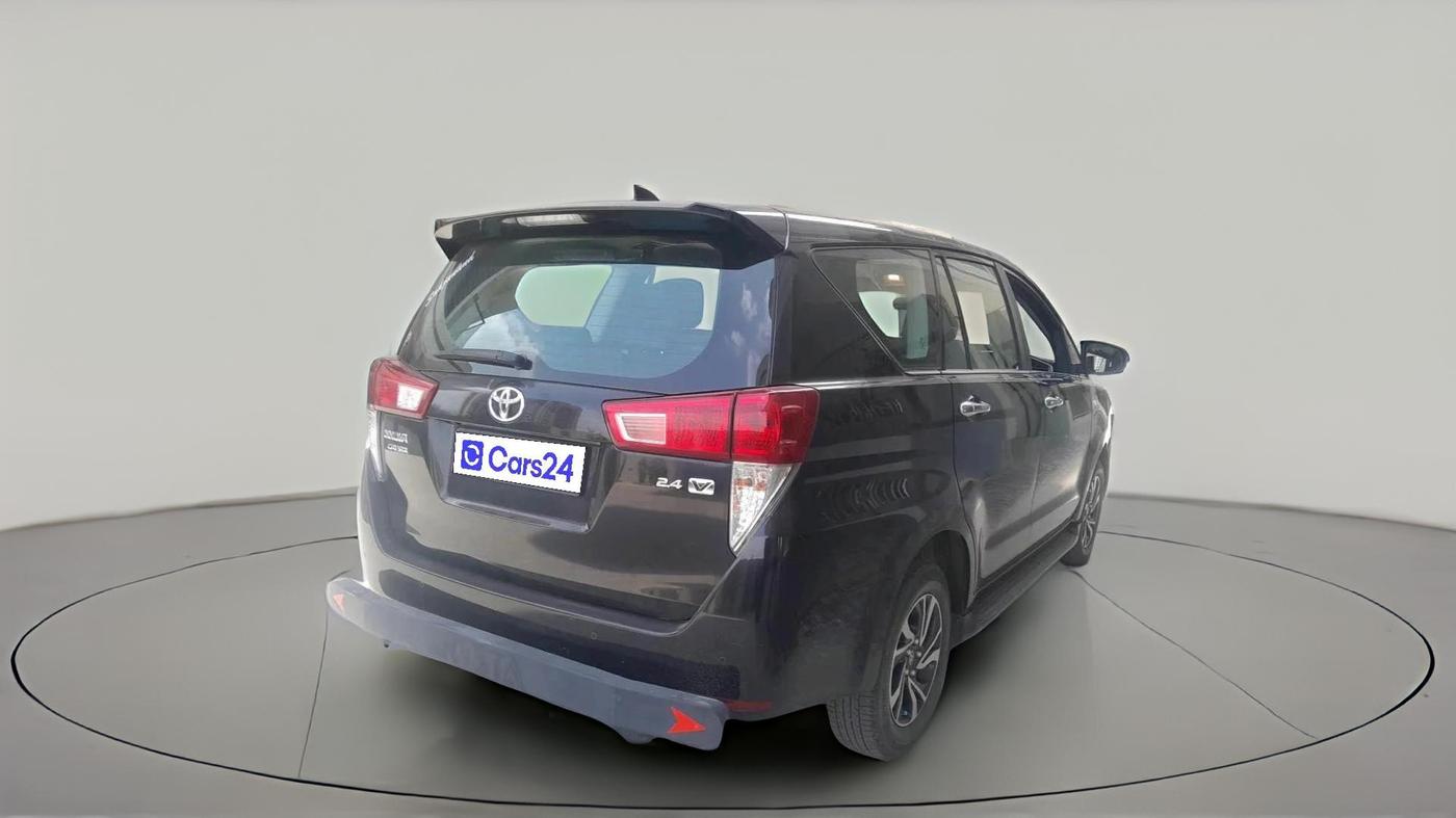2023 Toyota Innova Crysta 2.4 VX 8STR, Diesel, Manual, 36,554 km, exterior