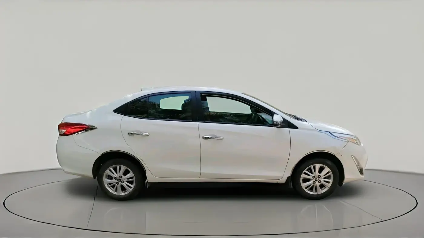 2018 Toyota YARIS VX CVT, Petrol, Automatic, 68,407 km, exterior