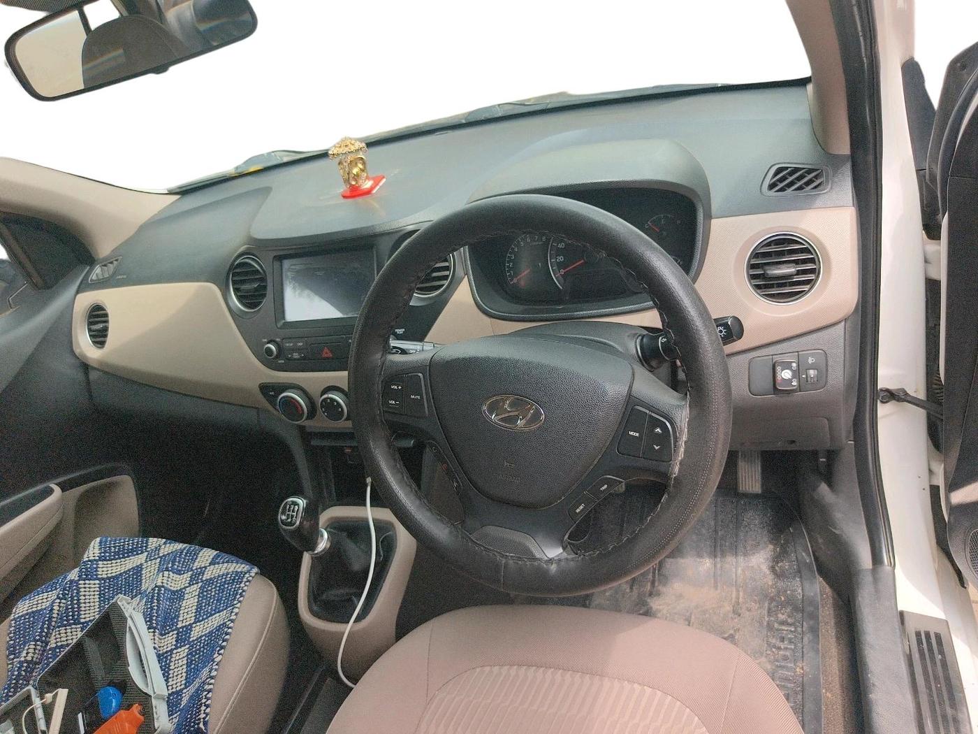 2017 Hyundai Xcent SX 1.2, CNG, Manual, 1,16,213 km, interior