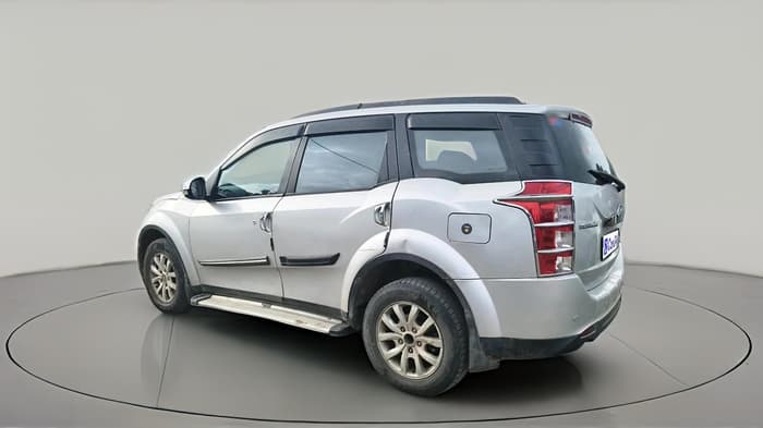 2015 Mahindra XUV500 W8, Diesel, Manual, 2,04,865 km, exterior