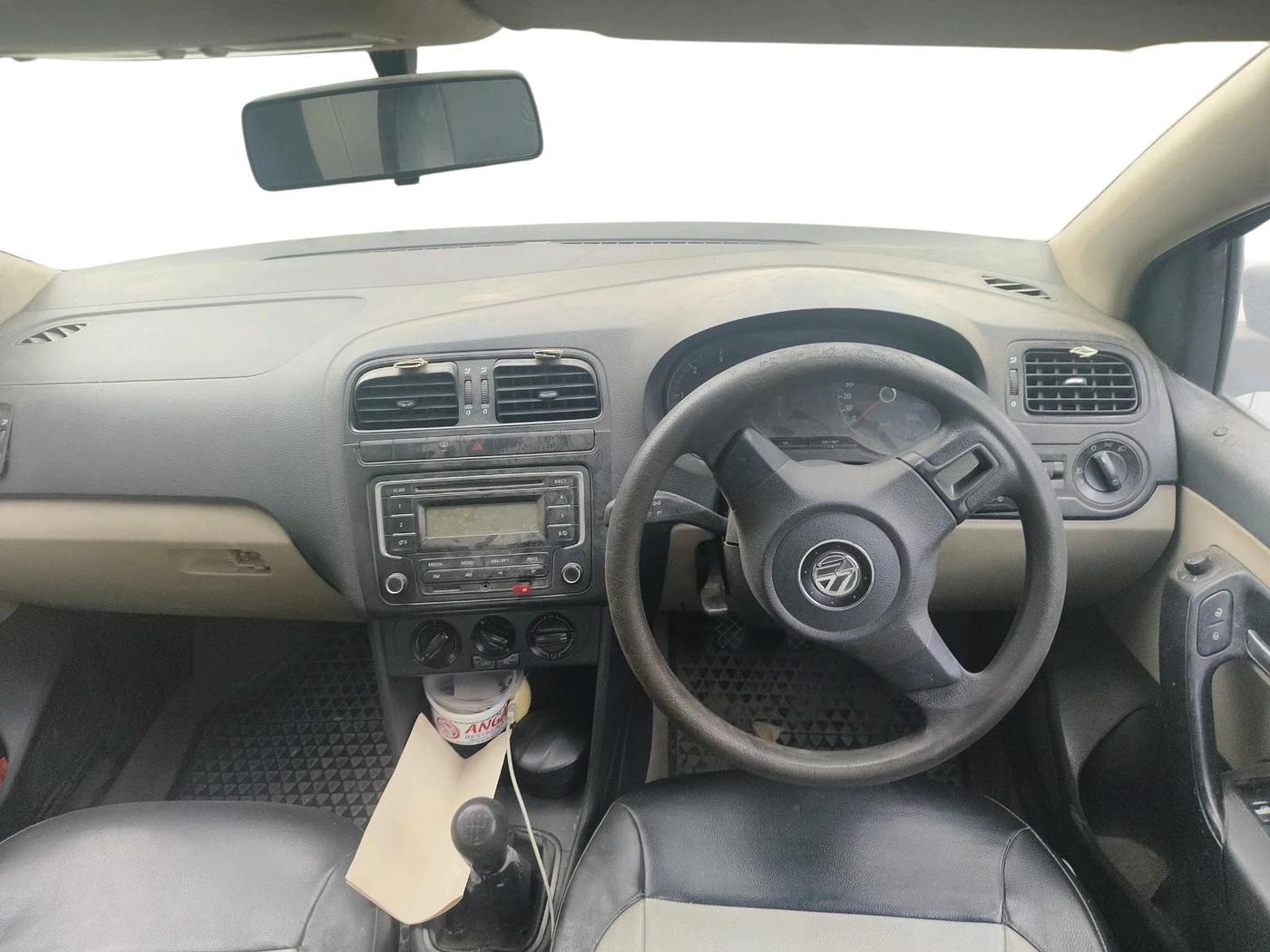 2013 Volkswagen Polo COMFORTLINE 1.2L, Diesel, Manual, interior