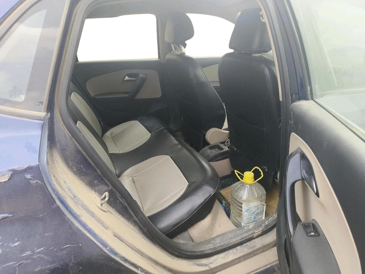 2013 Volkswagen Polo COMFORTLINE 1.2L, Diesel, Manual, interior