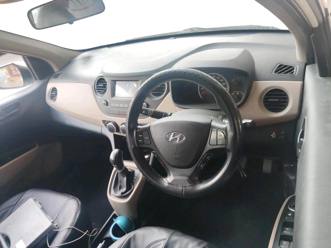 2019 Hyundai Grand i10 MAGNA AT 1.2 KAPPA VTVT, CNG, Automatic, 1,22,707 km, interior