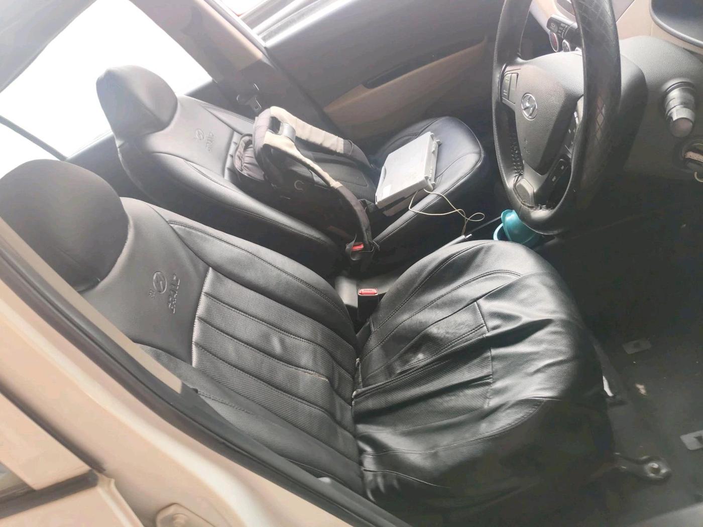 2019 Hyundai Grand i10 MAGNA AT 1.2 KAPPA VTVT, CNG, Automatic, 1,22,707 km, interior
